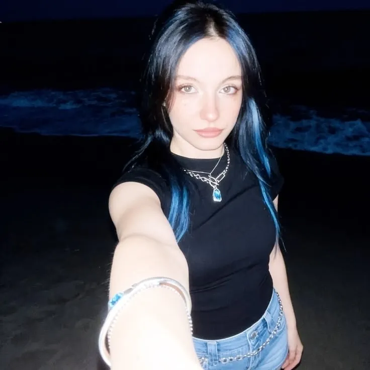 Zeynep Sude Oktay - Zoktay: Interactive AI chatbot mascot for random chat and community-driven roleplay