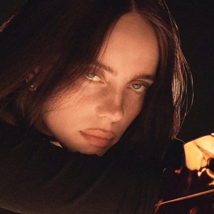 Billie Eilish: Multilingual AI conversation partner icon for global chat online services