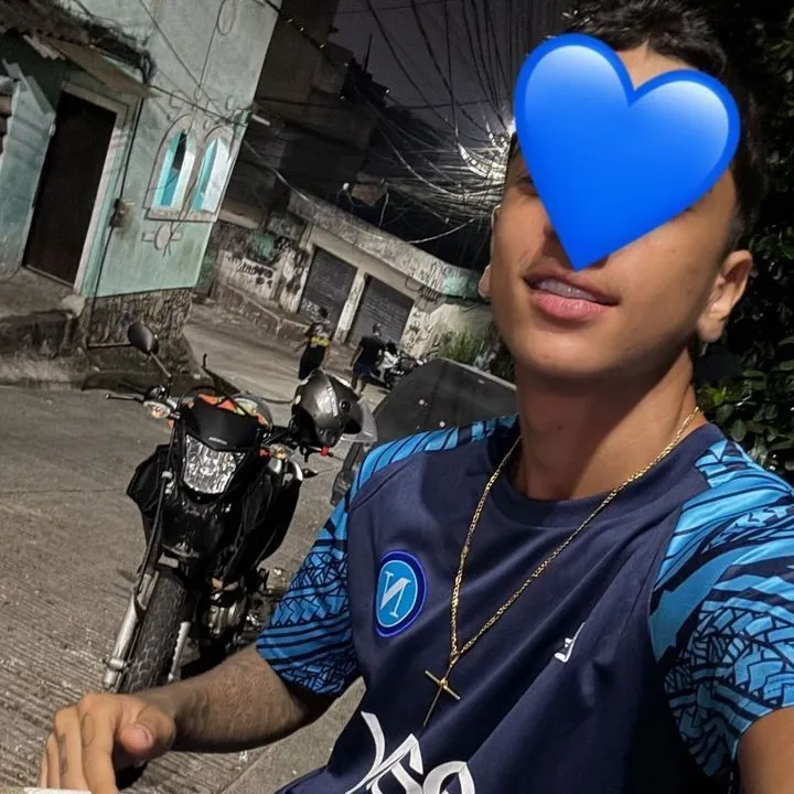ang avatar ni Pedro na iyong Virtual Assistant na may Soulgen's Personality Matrix, Blending AI Chat Precision at Character Traits of Curiosity.