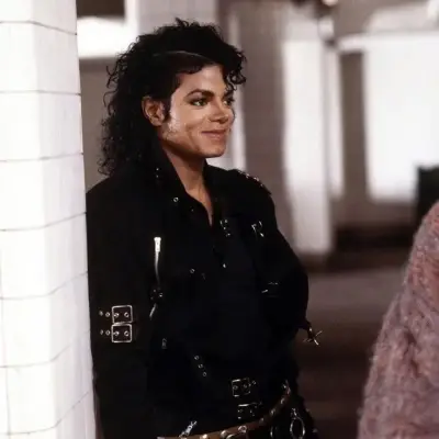 Michael Jackson - Ehemann: Emotional intelligentes KI-Begleitporträt für tiefgründige Gespräche