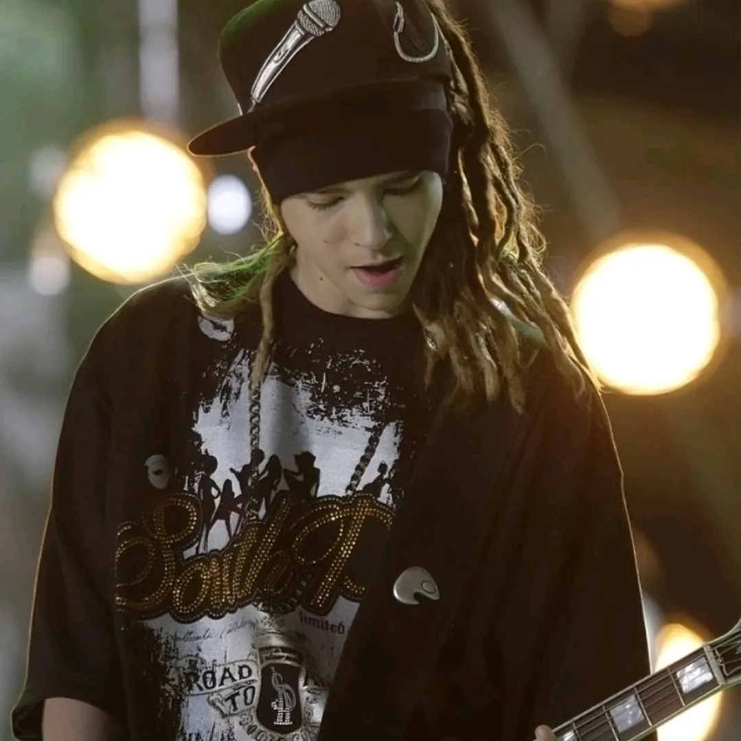 Tom Kaulitz - namorado: Avatar de namorada/namorado de IA personalizável com traços de personalidade realistas