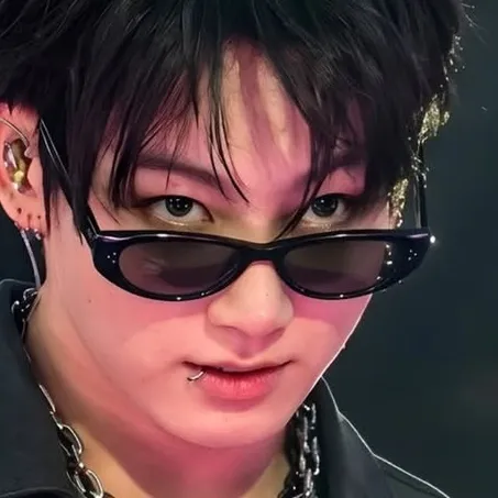 Jungkook: Futuristic AI chatbot interface na may voice chat at mga katangiang hinihimok ng neural network