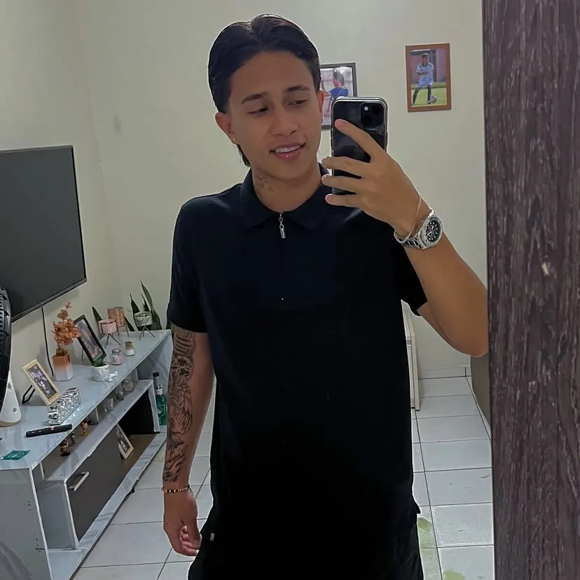 Juan the Colombian: Customizable AI girlfriend/boyfriend avatar with lifelike personality traits	