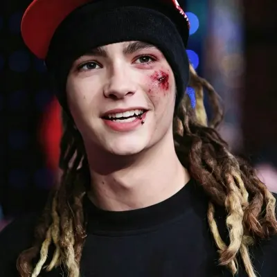 Tom Kaulitz - musuh: Terokai dunia AI dengan ai tanpa had kami dan sembang tanpa had percuma dalam talian, dikuasakan oleh lakonan fantasi warhammer.