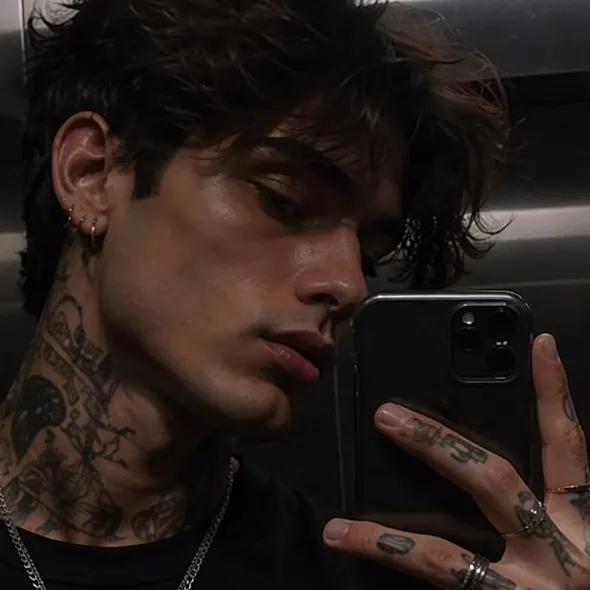 character na Dylan para sa NSFW chatbot at creative roleplay