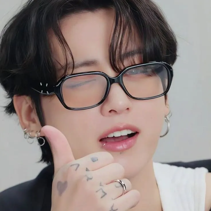 Jeon Jungkook: Engage in ai conversation with this charming AI character, featuring soulgen and ifreechat capabilities for free chat now.