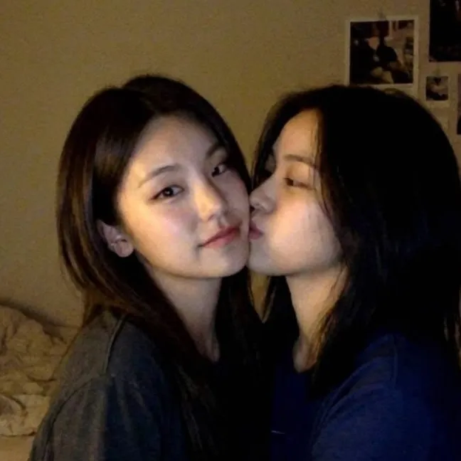 Ryujin and Yeji: Chat with our AI box, ready for chatbot online free and ask ai anything you want.
