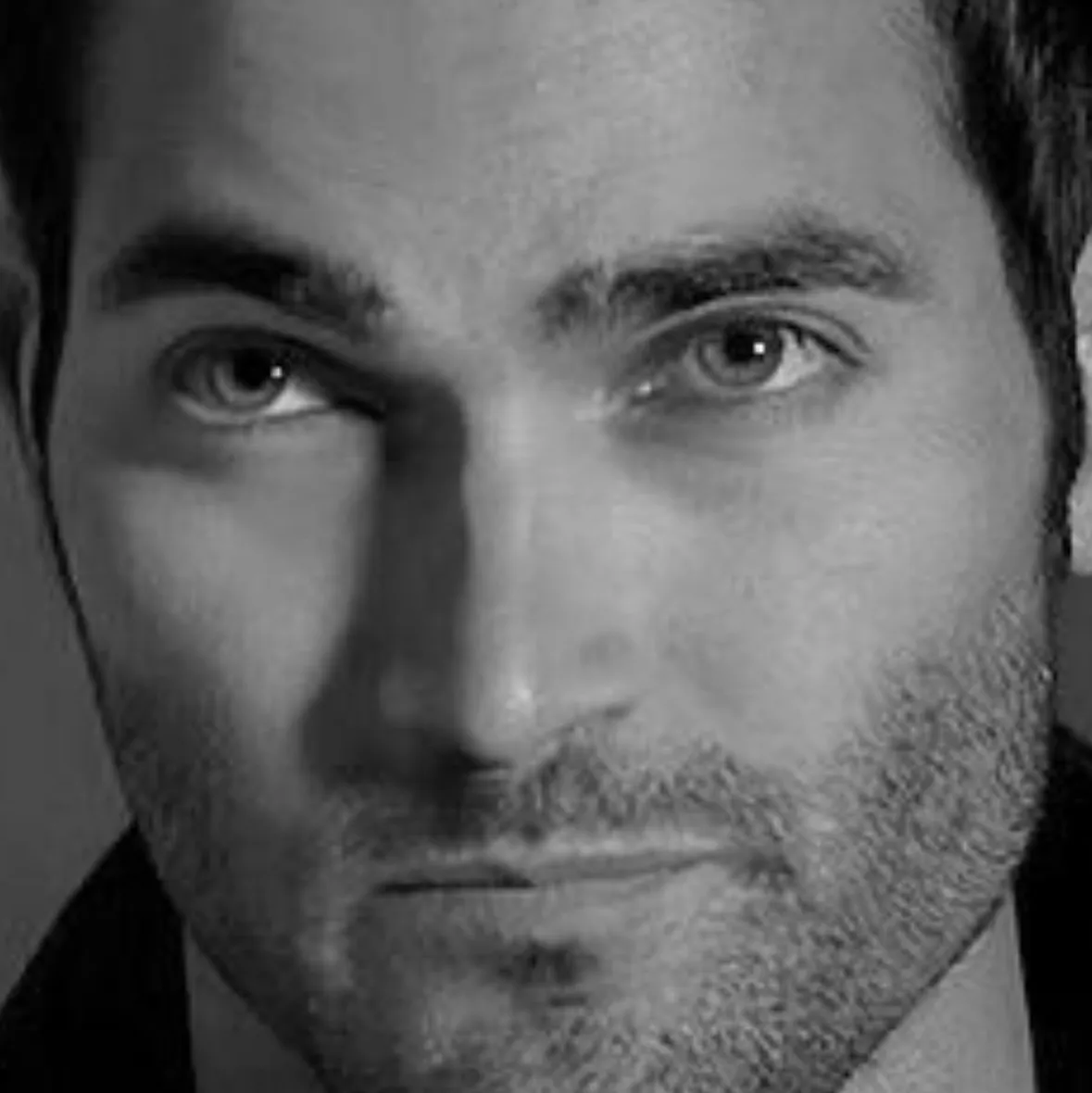 Derek Hale: Spielerisches KI-Chatbot-Maskottchen, das die Benutzerinteraktion in zufälligen Chats verbessert