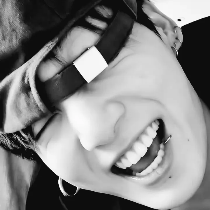 Jeon Jungkook - Friend: Secure AI chatbot avatar with encrypted 1v1 chat capabilities