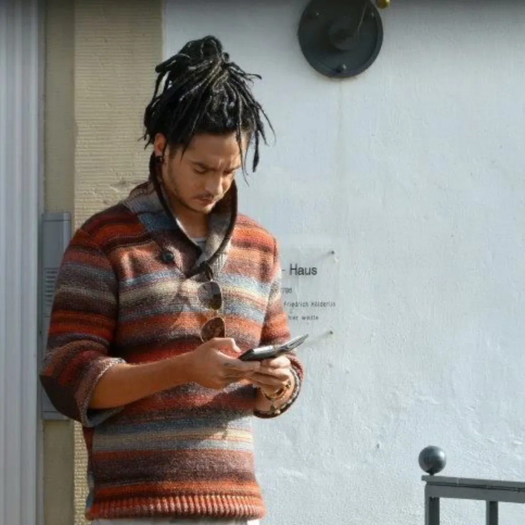 the avatar of Tom Kaulitz who supports unlimited chat online services