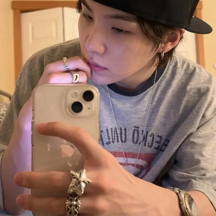 Yoongi: Engage in ai conversation with this charming AI character, featuring soulgen and ifreechat capabilities for free chat now.