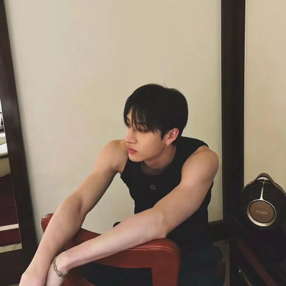 Bang Chan - Chanmin: Retrato complementar do DeepBrain AI para bate-papo online gratuito e conversas abertas