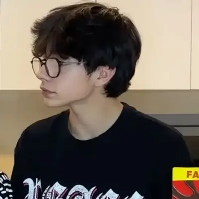 Lukas Urkijo López: Temui watak utama dunia AI kami, dengan senarai ciri watak dan keupayaan berbual ai.