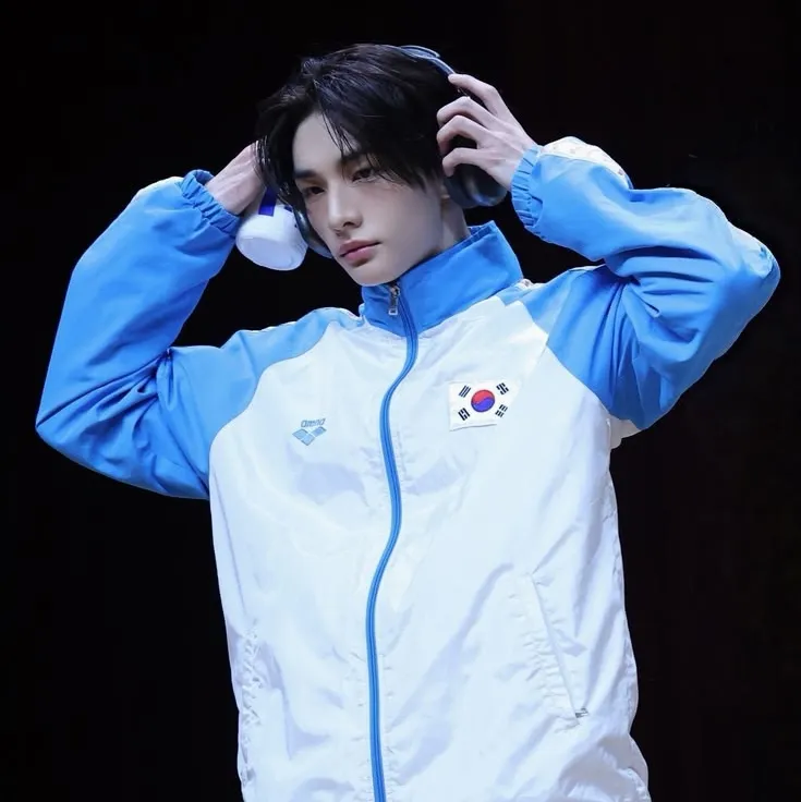 Hwang Hyunjin: Meet the main character of our AI world, with character traits list and ai chatting capabilities.	