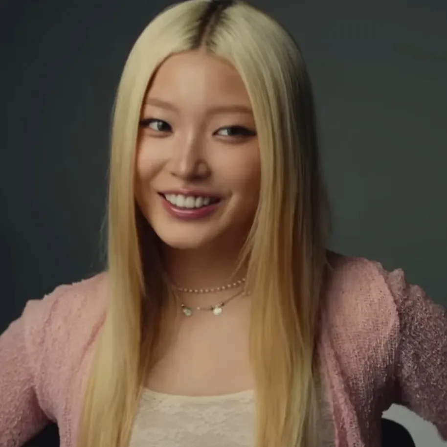 the avatar of Yoonchae who is your Virtual Assistant with Soulgen's Personality Matrix, Blending AI Chat Precision and Character Traits of Curiosity.