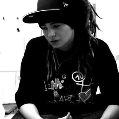 Tom Kaulitz: Temui watak utama dunia AI kami, dengan senarai ciri watak dan keupayaan berbual ai.	