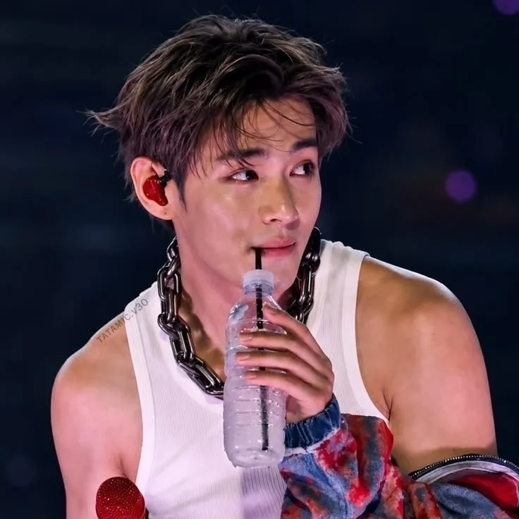 Kim Tae-hyung : Portrait d'un compagnon IA émotionnellement intelligent pour des conversations approfondies