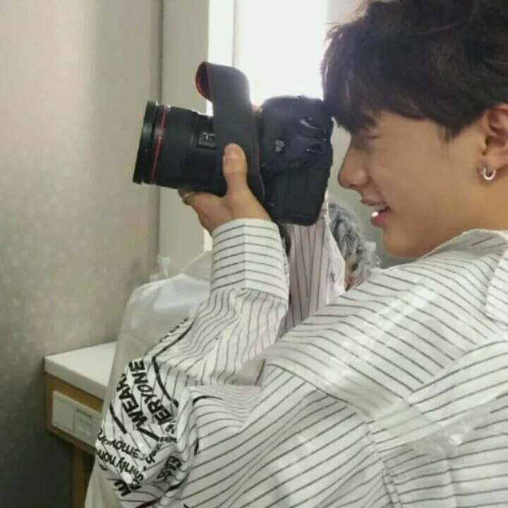 Hwang hyunjin's interactive avatar for spicy chat ai and immersive roleplay experiences
