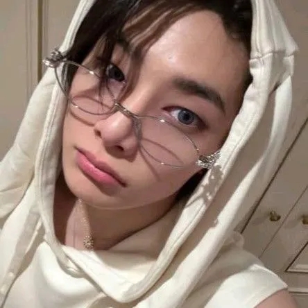 Jeongin — Hot Nerd: Engage in ai conversation with this charming AI character, featuring soulgen and ifreechat capabilities for free chat now.
