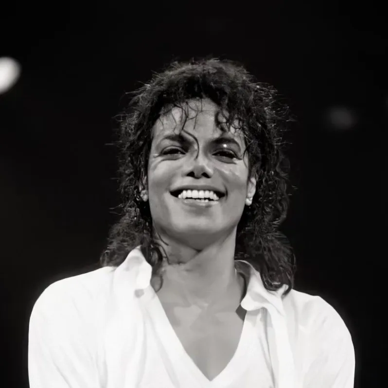 Michael Jackson x: Avatar chatbot AI sicuro con funzionalità di chat 1v1 crittografate