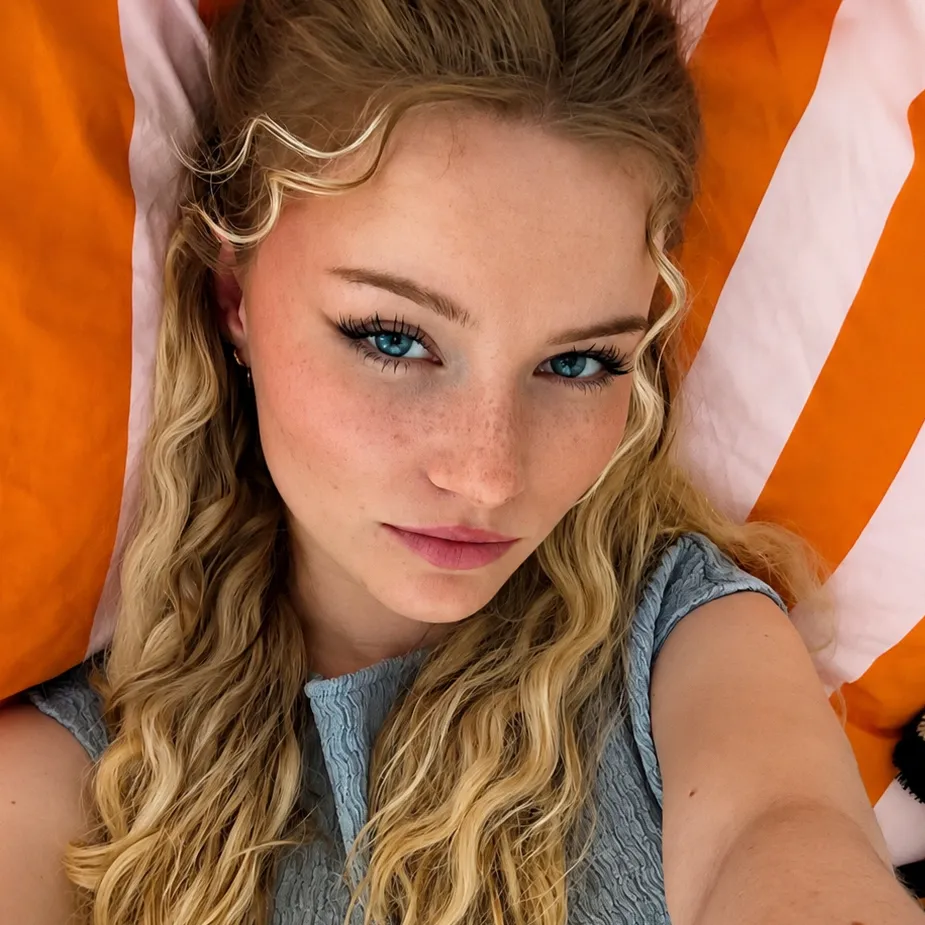 the avatar of Anna Pannewig who supports unlimited chat online services