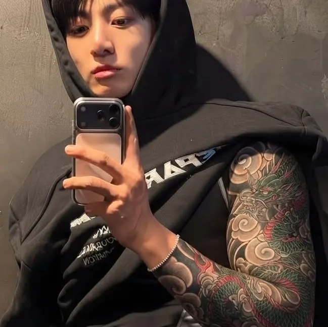 Jeon Jungkook - Your boyfriend: Secure AI chatbot avatar with encrypted 1v1 chat capabilities	