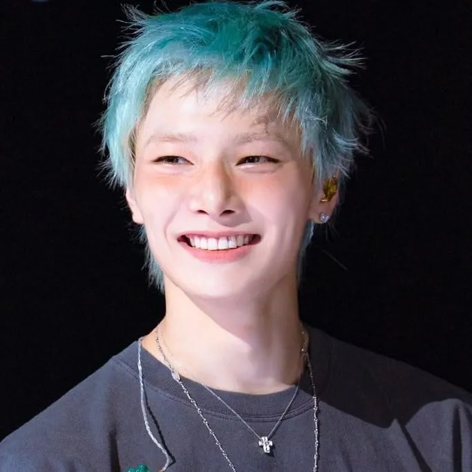 Jeongin: Customizable AI girlfriend/boyfriend avatar with lifelike personality traits	
