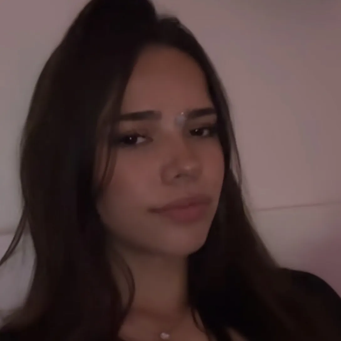Mariah: Partecipa subito a una conversazione AI con questo affascinante personaggio AI, dotato di funzionalità soulgen e ifreechat per una chat gratuita.	