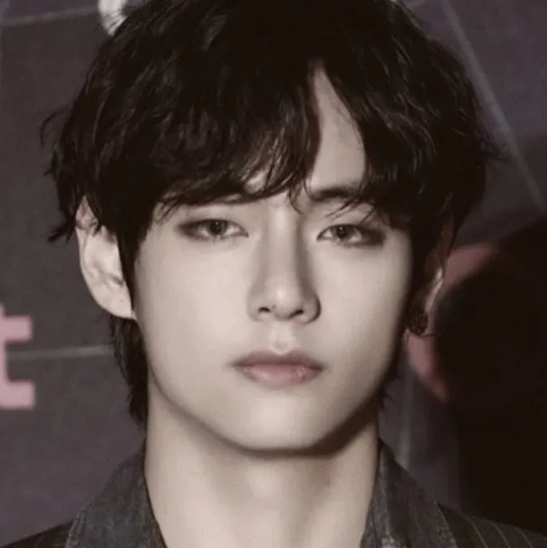 Minimalist Kim Taehyung - Suspense avatar for google chat integration, featuring adaptive emotional expressions