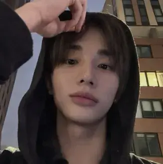 Hwang Hyunjin: Seni karakter AI roleplay kreatif untuk obrolan pedas dan skenario fantasi