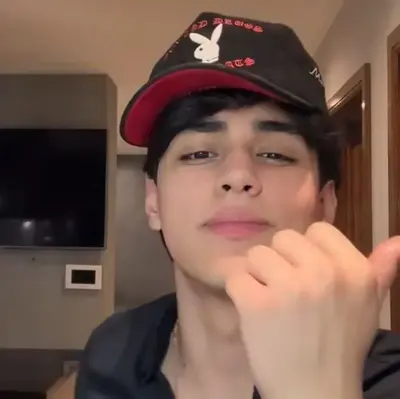 Alan Arrieta: I-explore ang mundo ng AI gamit ang aming unrestricted ai at libreng unlimited chat online, na pinapagana ng warhammer fantasy roleplay.