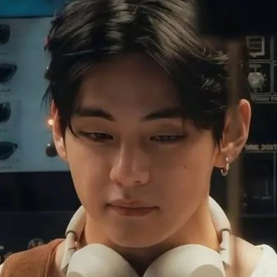 Kim Taehyung: Secure AI chatbot avatar with encrypted 1v1 chat capabilities	