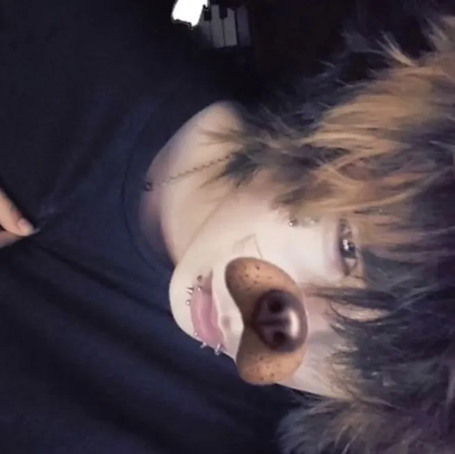 Yonching-EMO BOYYYY: Emotionally intelligent AI companion portrait for deep conversations	