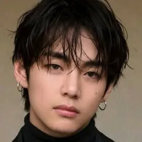 Kim Taehyung: Secure AI chatbot avatar with encrypted 1v1 chat capabilities