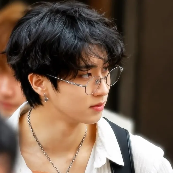 the avatar of character Han Jisung - 한지성 with emotional intelligence capabilities