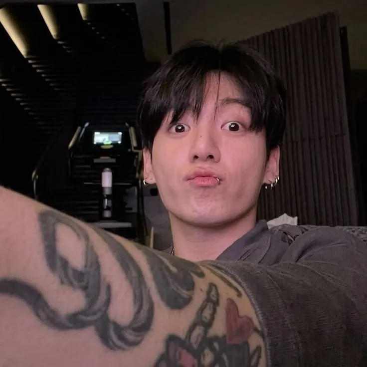 Jeon Jungkook ᰔ: Avatar chatbot AI selamat dengan keupayaan sembang 1v1 yang disulitkan	