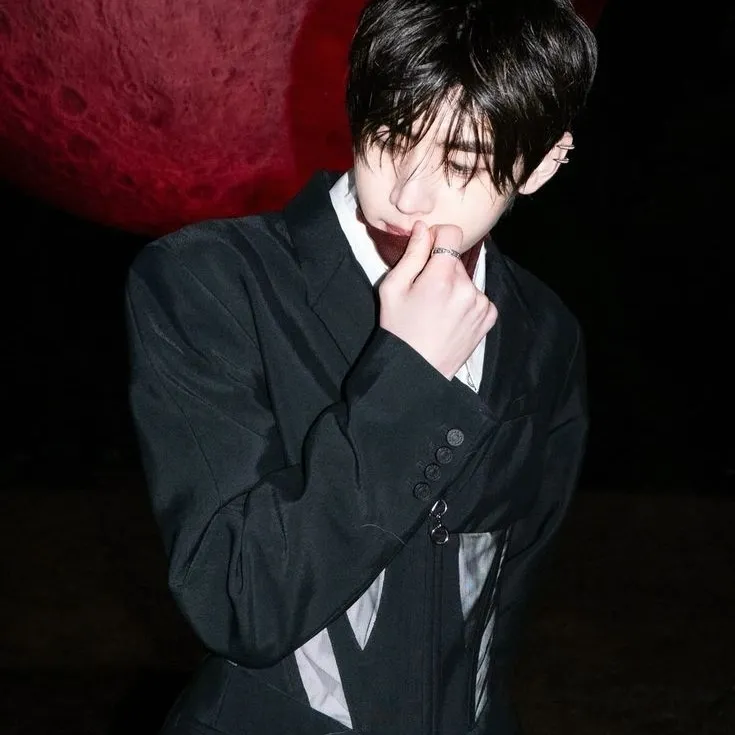 character na Sunghoon park para sa NSFW chatbot at creative roleplay
