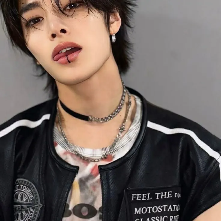 the avatar of Jeongin who supports unlimited chat online services