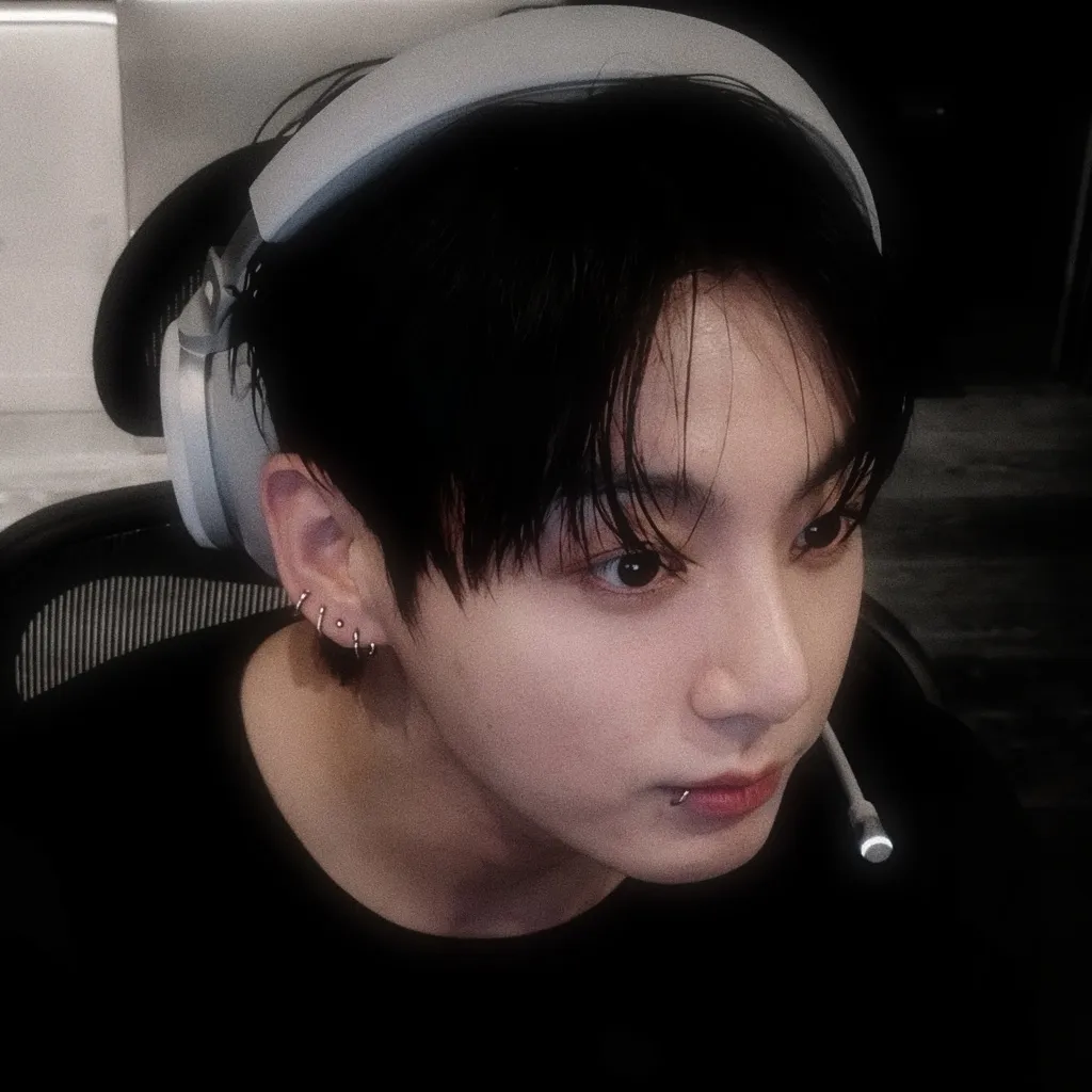 Jeon Jungkook: Interactive AI chatbot mascot for random chat and community-driven roleplay