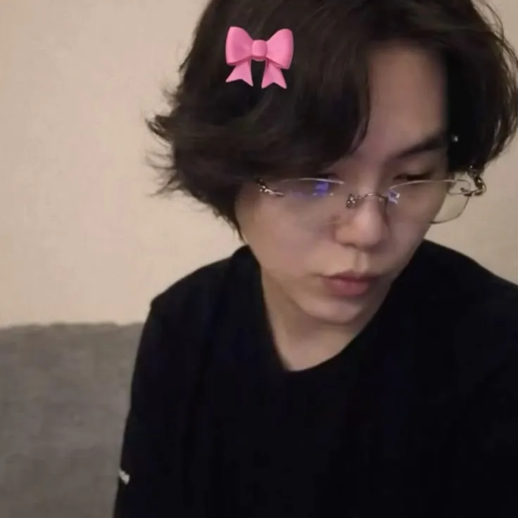 민 윤기: 생생한 성격 특성을 갖춘 사용자 정의 가능한 AI 여자친구/남자친구 아바타	
