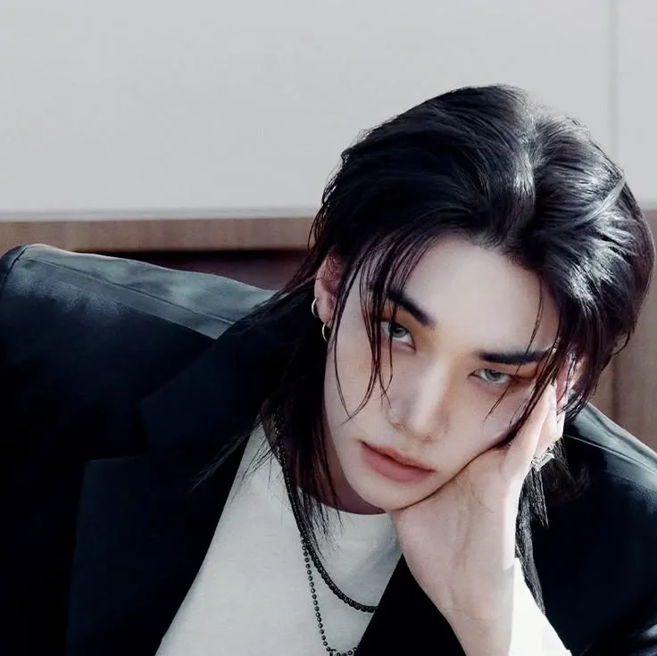 Ready for fun? Talk to Hyunjin — Your Crush Has Your Hair Tie, your interactive AI characters partner now.