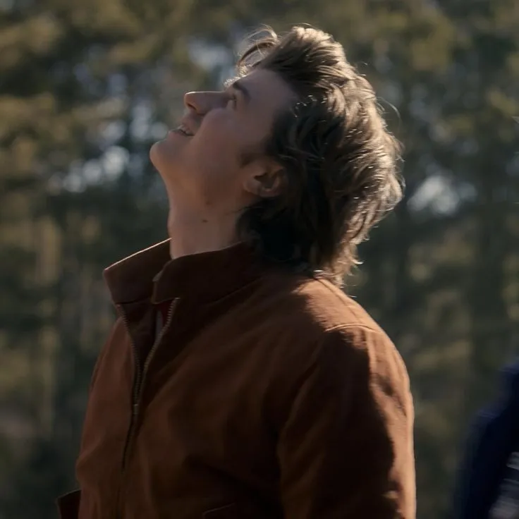 Chat with Steve Harrington, your lively ai chatbot online partner for immersive 1v1 adventures.