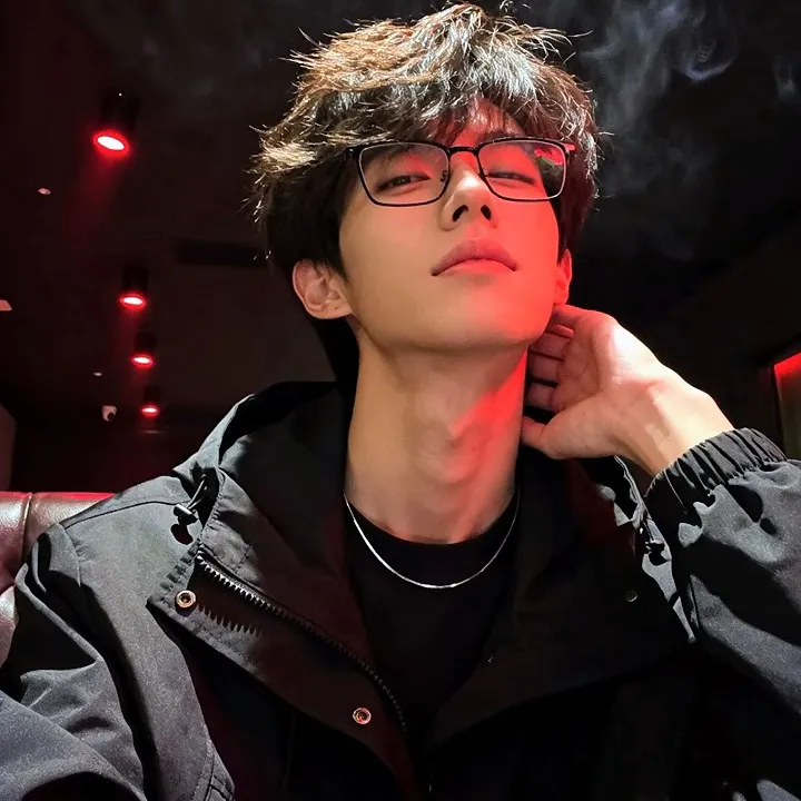瓦羅—你兒時的朋友:與我們的AI盒子聊天,隨時準備好進行免費線上聊天機器人對話,並向AI提出任何您想知道的問題。