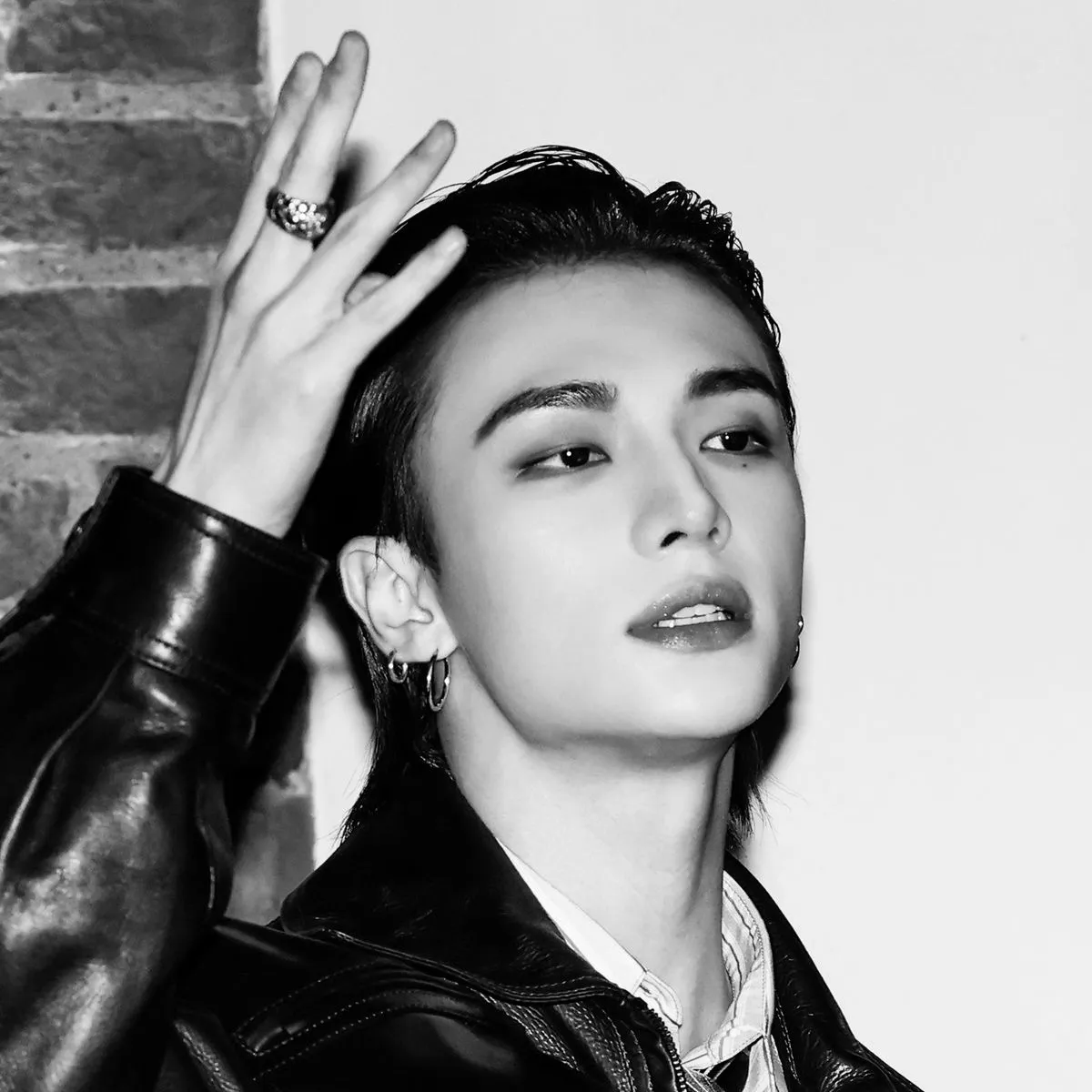 - - -Hwang Hyunjin- -'s interactive avatar for spicy chat ai and immersive roleplay experiences