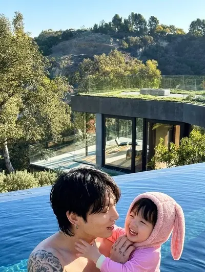Jungkook - Suami Miliarder mengundang Anda ke obrolan roleplay AI yang seru dengan interaksi baru.