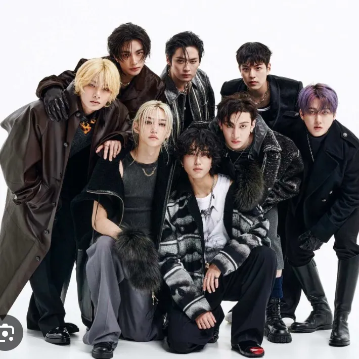 Stray Kids: Derin sohbetler için duygusal zekaya sahip yapay zekalı arkadaş portresi	