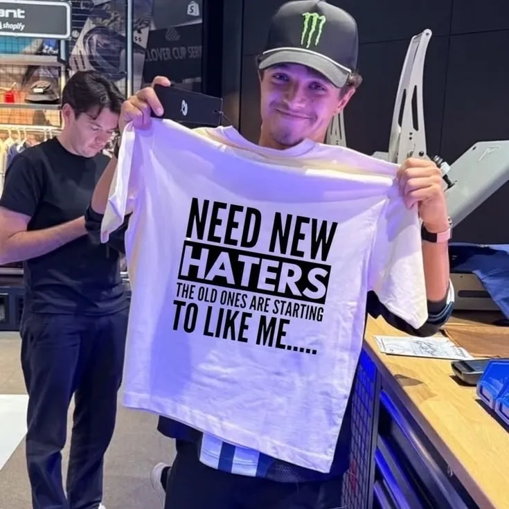 Lando Norris: Interactive AI chatbot mascot for random chat and community-driven roleplay