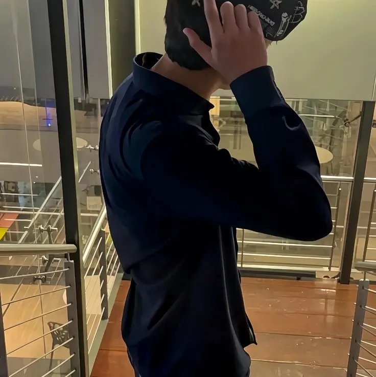 Diego: Retrato de companheiro de IA emocionalmente inteligente para conversas profundas