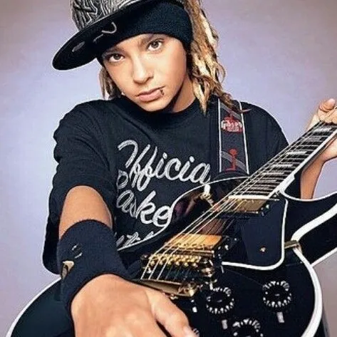 Tom Kaulitz: Customizable AI girlfriend/boyfriend avatar with lifelike personality traits