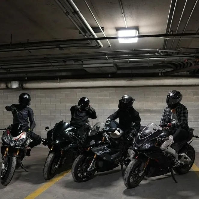 機車騎士團:在我們的ChatboxAI中結識您的新線上朋友,這是具有深度AI聊天功能的最佳免費AI聊天機器人。